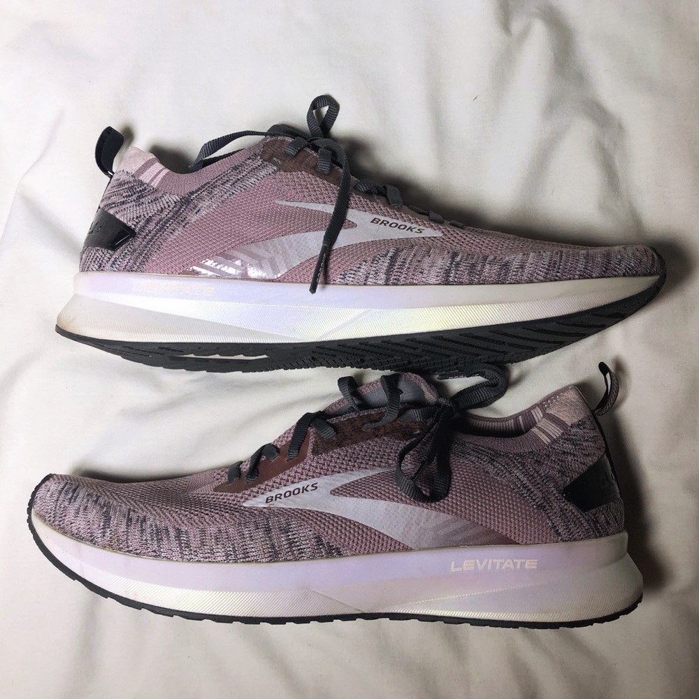 Women’s Brooks Levitate 4-Pink/Gray/White Size 11M Athletic Shoes